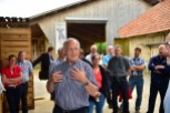Bundesrat Johann Niklaus Schneider-Ammann besucht den Bauernhof Bembrunnen von Fritz Wüthrich in Schüpbach und spricht mit Emmentaler Bauern. © Thomas Peter